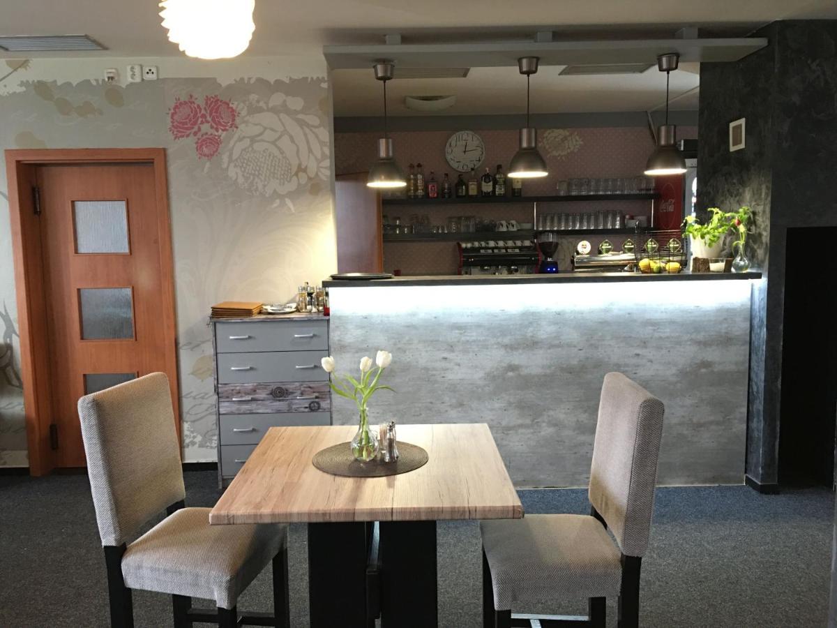 Restaurace A Penzion U Lesa Havířov Kültér fotó