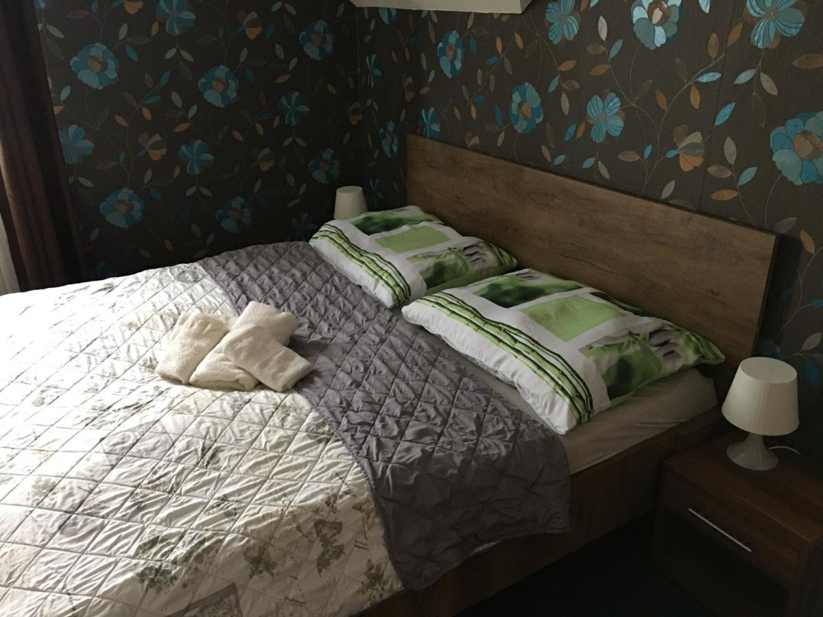 Restaurace A Penzion U Lesa Havířov Kültér fotó