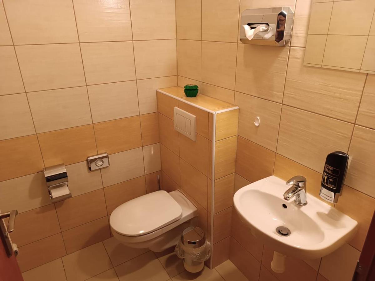 Restaurace A Penzion U Lesa Havířov Kültér fotó