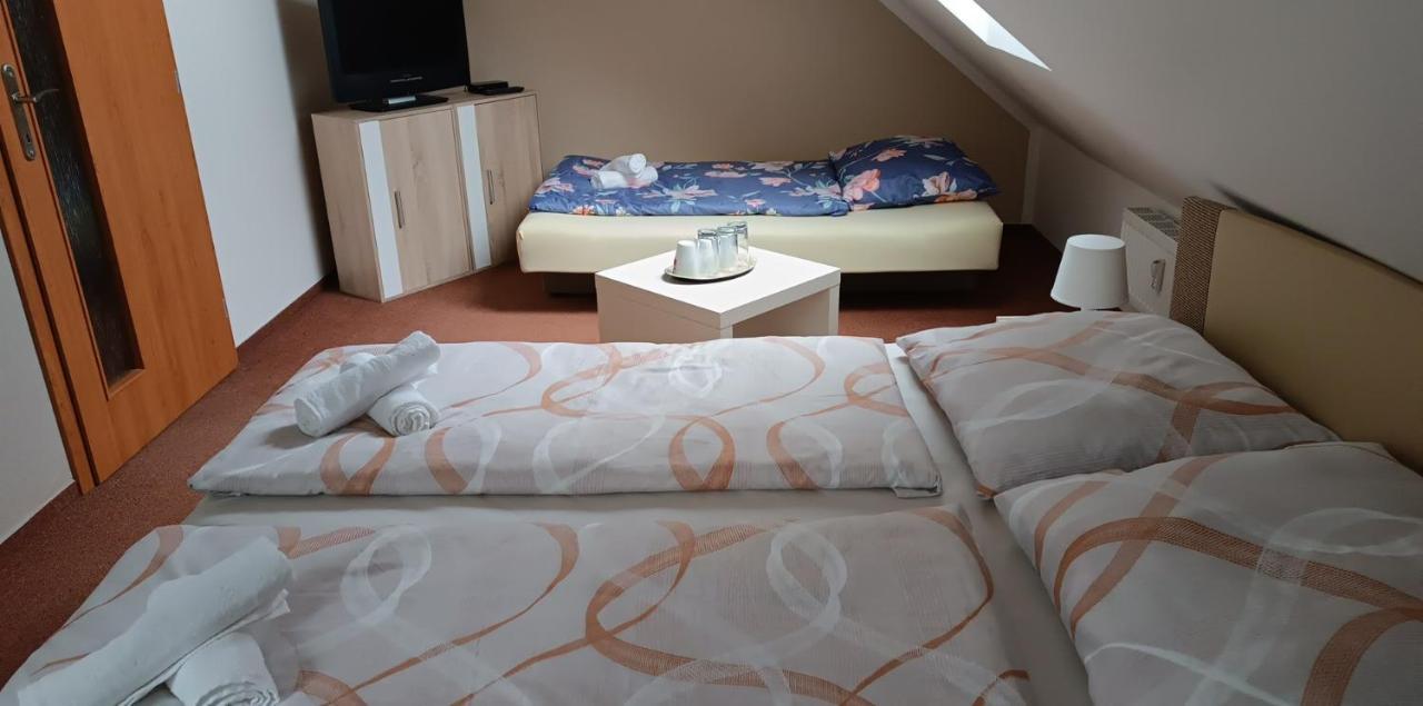 Restaurace A Penzion U Lesa Havířov Kültér fotó